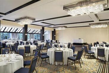 هتل Sheraton Montreal Airport