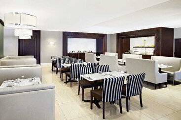 هتل Sheraton Montreal Airport