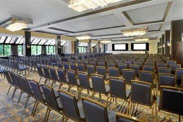 هتل Sheraton Montreal Airport