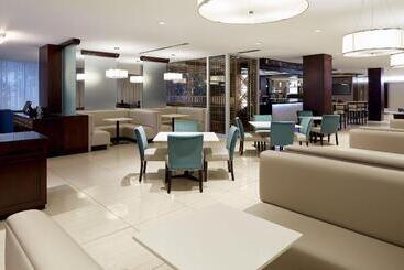 هتل Sheraton Montreal Airport