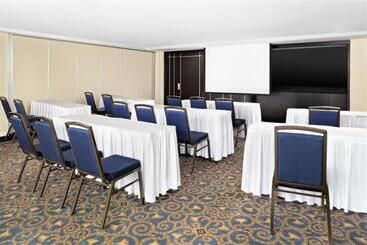 هتل Sheraton Montreal Airport