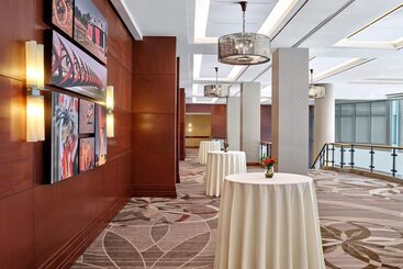 هتل Sheraton Suites Calgary Eau Claire