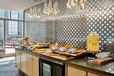 هتل Sheraton Suites Calgary Eau Claire
