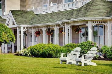 هتل The Loyalist Country Inn & Conference Centre