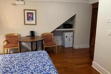 هتل Manor Guest House