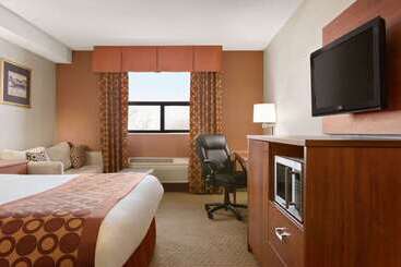 هتل Travelodge By Wyndham Windsor