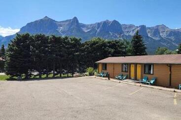 مُتل Rundle Mountain Lodge