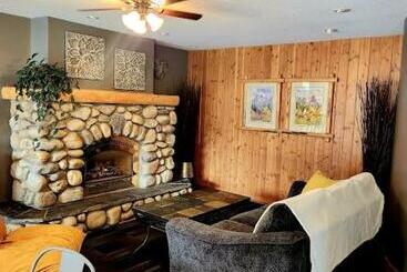 مُتل Rundle Mountain Lodge