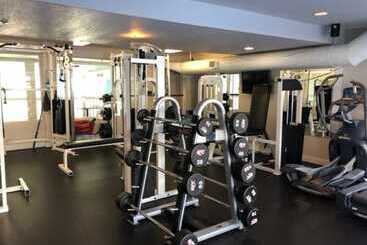 استراحتگاه Chateau Canmore