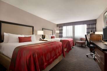 استراحتگاه Ramada Plaza By Wyndham Regina Downtown