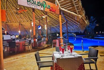 هتل Barcelo Tambor All Inclusive