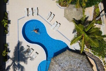 هتل Club Raro Resort  Adults Only