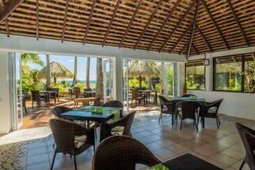 هتل Club Raro Resort  Adults Only