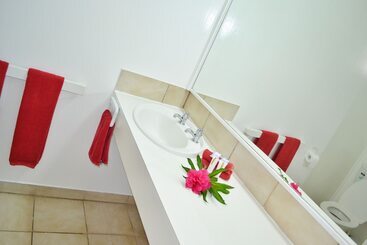 هتل Club Raro Resort  Adults Only