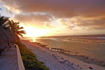 هتل Club Raro Resort  Adults Only