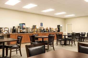 هتل Days Inn By Wyndham Cranbrook Conference Centre