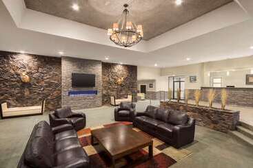 هتل Days Inn By Wyndham Cranbrook Conference Centre
