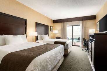 هتل Days Inn By Wyndham Cranbrook Conference Centre