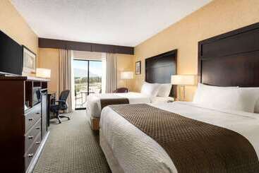 هتل Days Inn By Wyndham Cranbrook Conference Centre