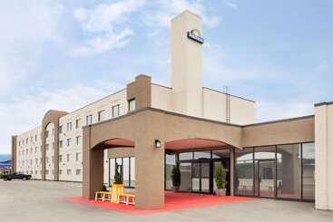 هتل Days Inn By Wyndham Cranbrook Conference Centre