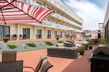 هتل Days Inn By Wyndham Cranbrook Conference Centre