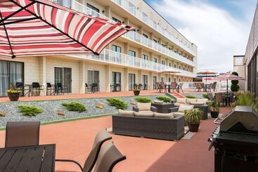 هتل Days Inn By Wyndham Cranbrook Conference Centre