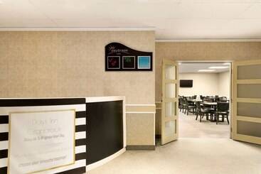 هتل Days Inn By Wyndham Cranbrook Conference Centre