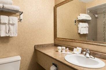 هتل Days Inn By Wyndham Cranbrook Conference Centre