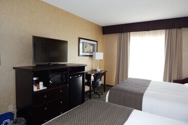 هتل Days Inn By Wyndham Cranbrook Conference Centre