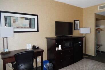 هتل Days Inn By Wyndham Cranbrook Conference Centre