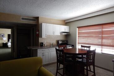 هتل Days Inn By Wyndham Cranbrook Conference Centre