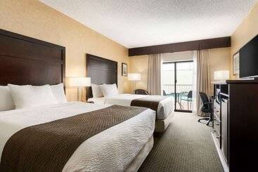 هتل Days Inn By Wyndham Cranbrook Conference Centre