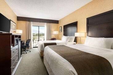 هتل Days Inn By Wyndham Cranbrook Conference Centre