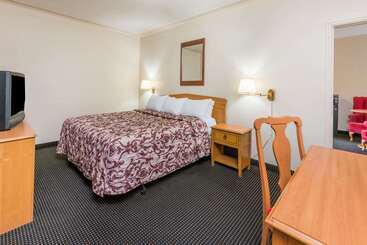 هتل Knights Inn London Ontario