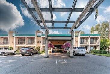 هتل Prestige Riverside Lodge Quesnel