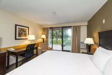 هتل Prestige Riverside Lodge Quesnel