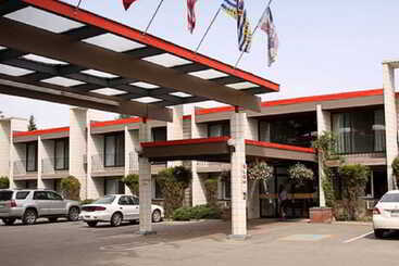 هتل Prestige Riverside Lodge Quesnel
