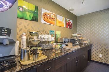 هتل Prestige Riverside Lodge Quesnel