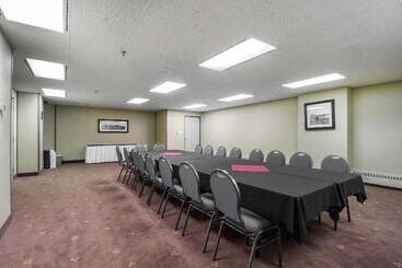 هتل Quality Inn & Suites Yellowknife