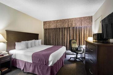 هتل Quality Inn & Suites Yellowknife