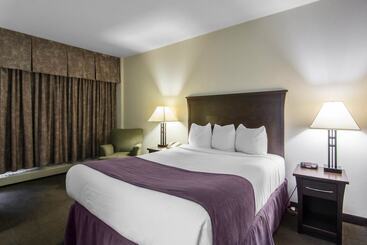 هتل Quality Inn & Suites Yellowknife