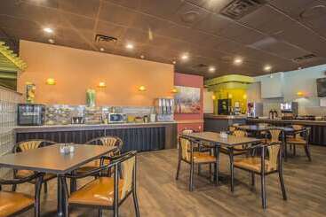 هتل Quality Inn West Edmonton