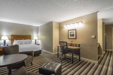 هتل Quality Inn West Edmonton