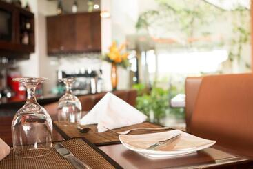 Rincon Del Valle Hotel & Suites