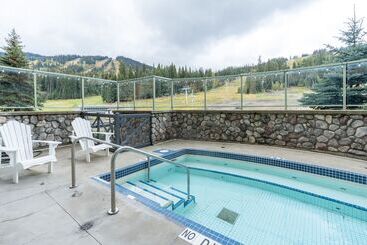 هتل Sundance Lodge