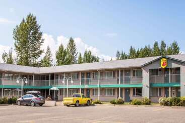 هتل Super 8 By Wyndham Quesnel Bc