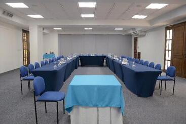 בית מלון כפרי Tamaca Beach Resort