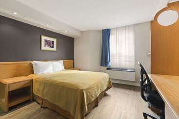 هتل Brockville Inn And Suites