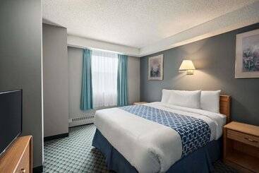 هتل Travelodge By Wyndham Edmonton Airport