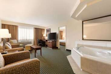 Travelodge Hotel By Wyndham Weyburn